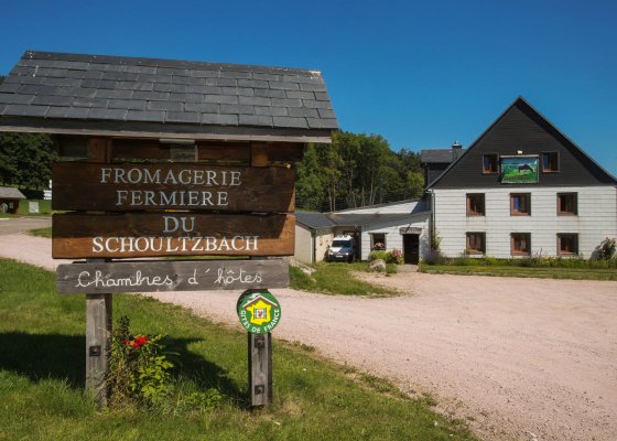 vue de l'entrée de la ferme-fromagerie Schoultzbach à Orbey